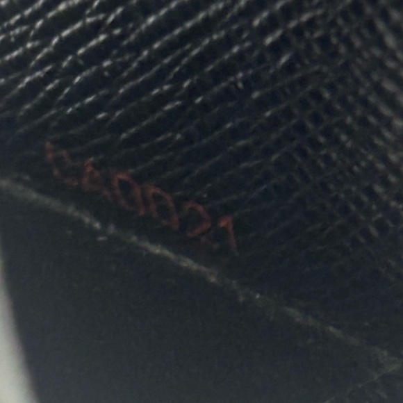 Louis Vuitton Key Case Epi Multicles 4 Ring Black Leather - Picture 8 of 8